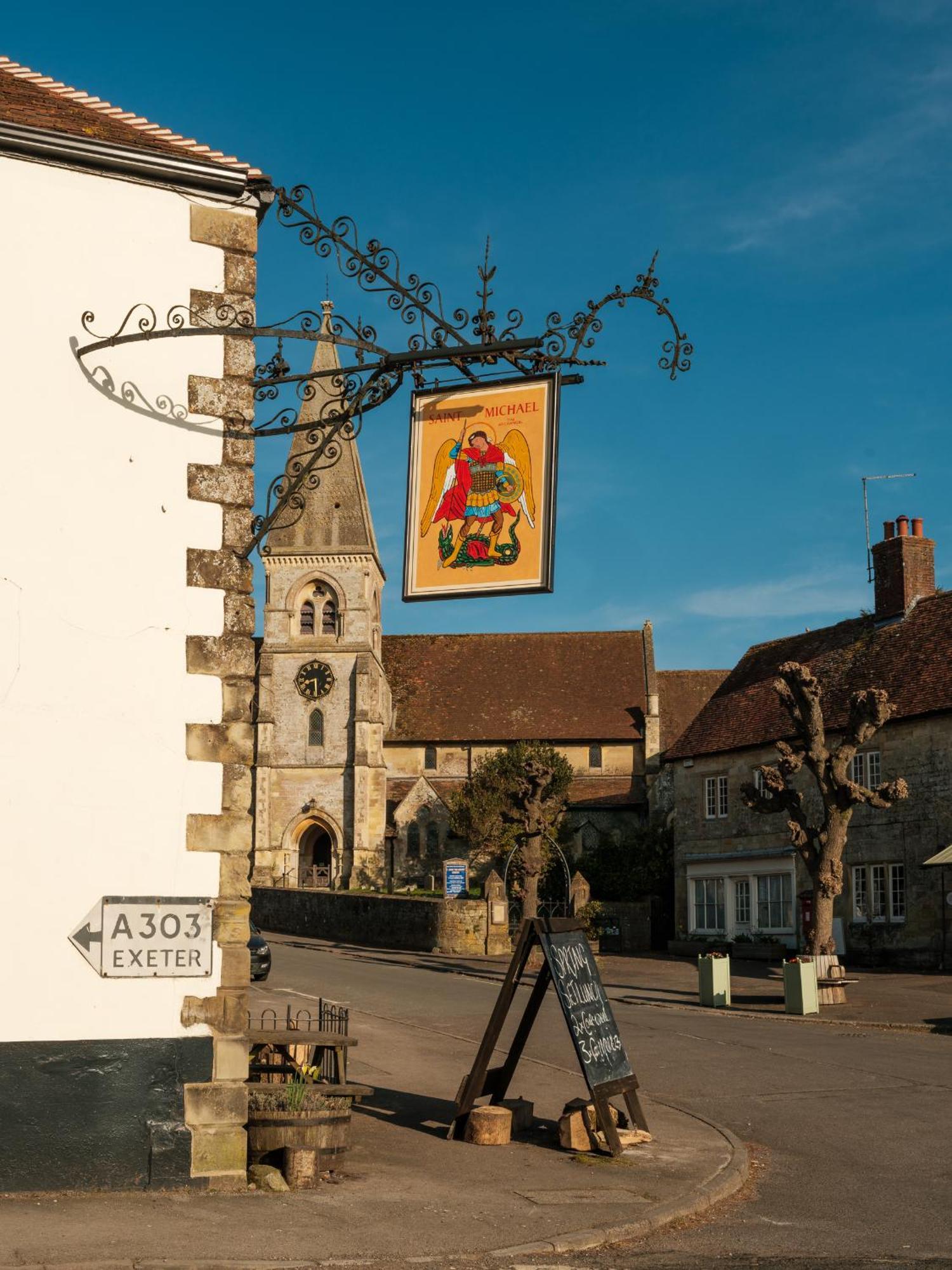 Отель The Grosvenor Arms Hindon Экстерьер фото