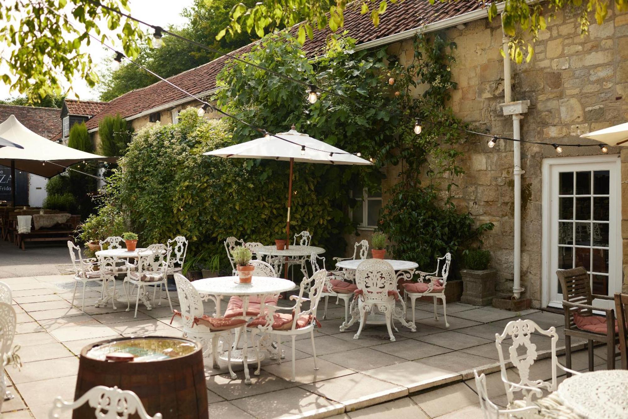 Отель The Grosvenor Arms Hindon Экстерьер фото