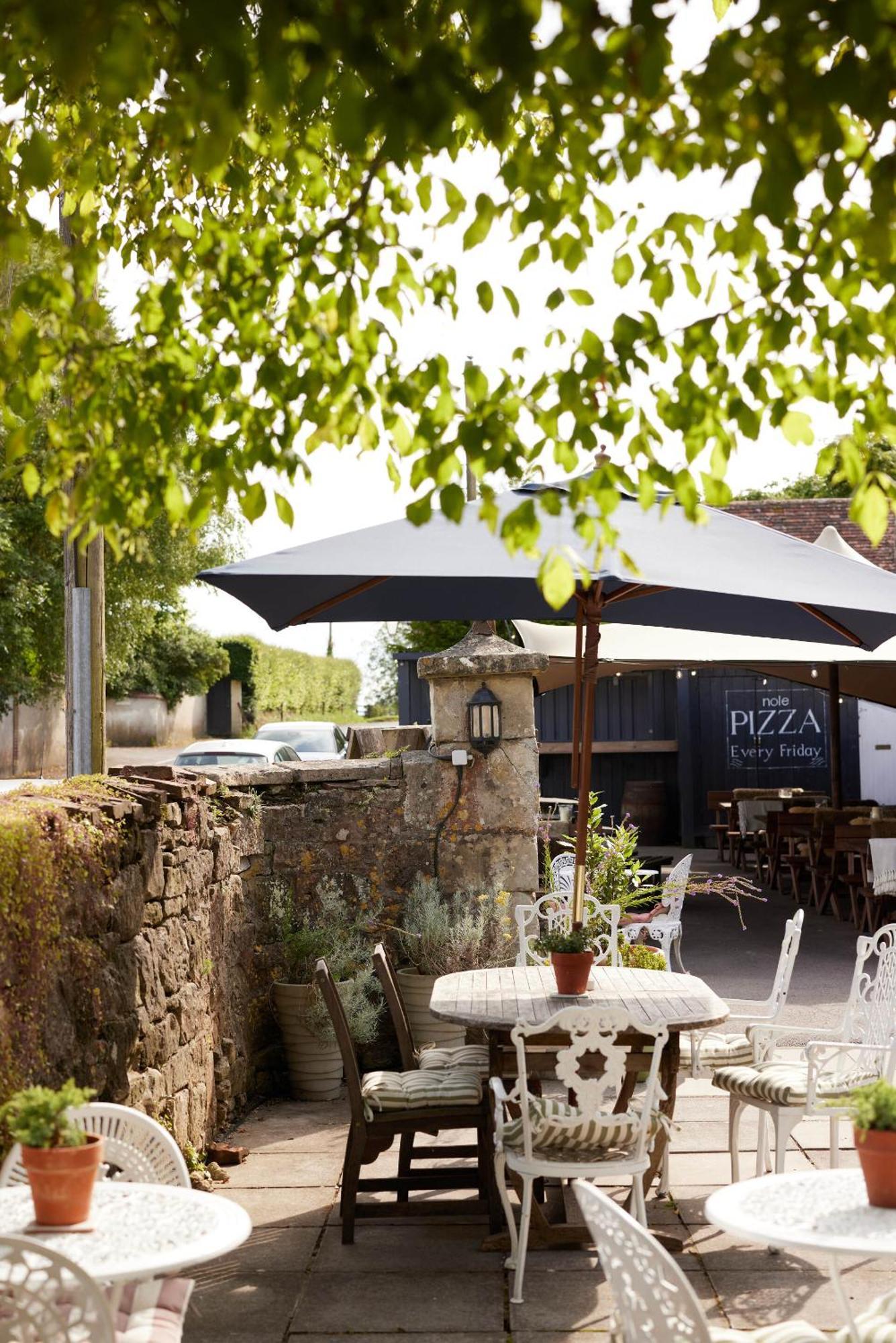 Отель The Grosvenor Arms Hindon Экстерьер фото