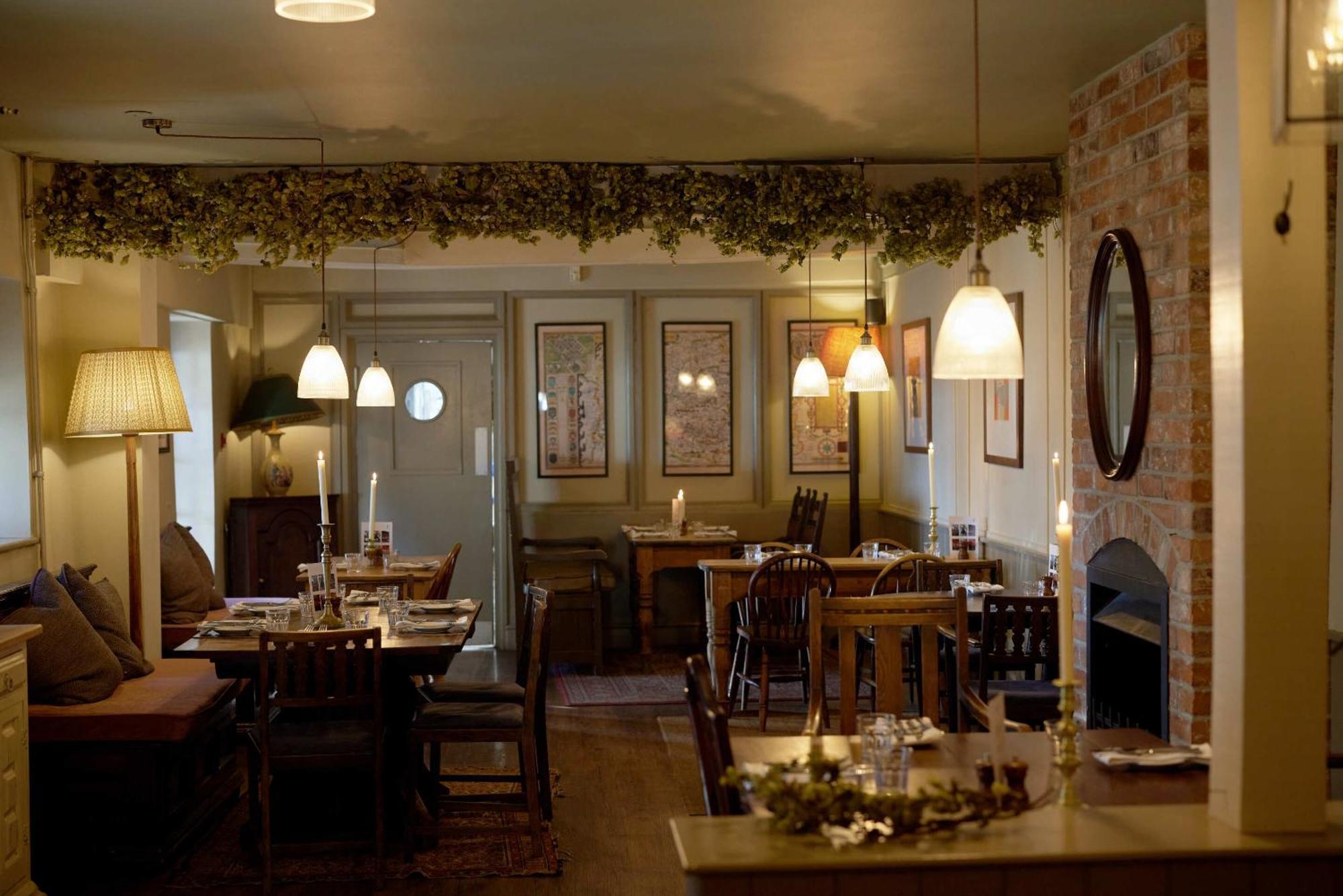 Отель The Grosvenor Arms Hindon Экстерьер фото