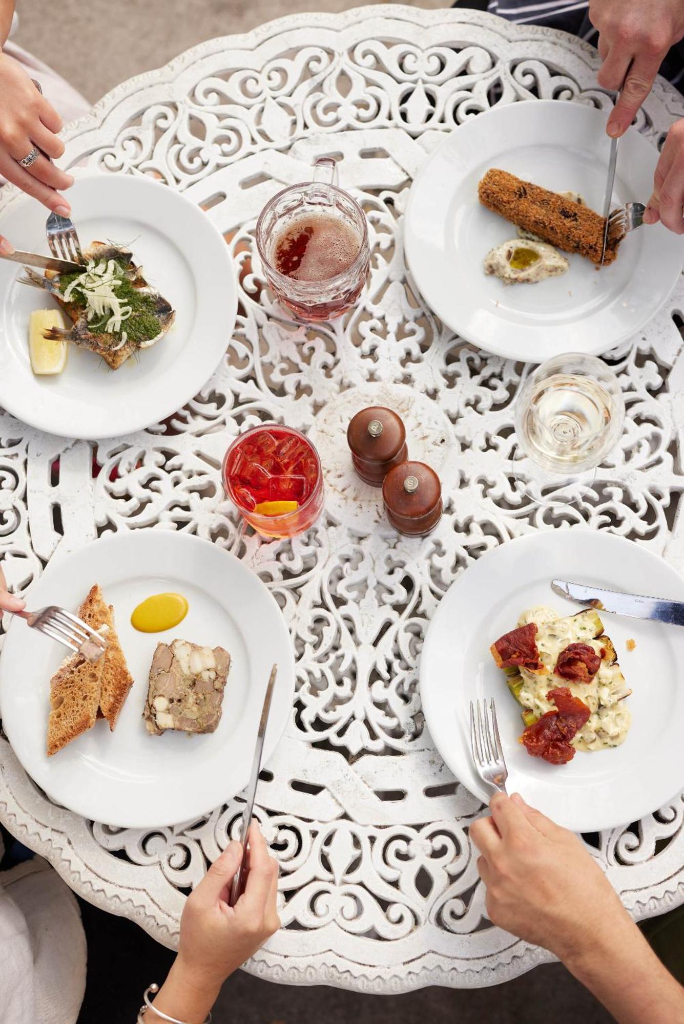 Отель The Grosvenor Arms Hindon Экстерьер фото