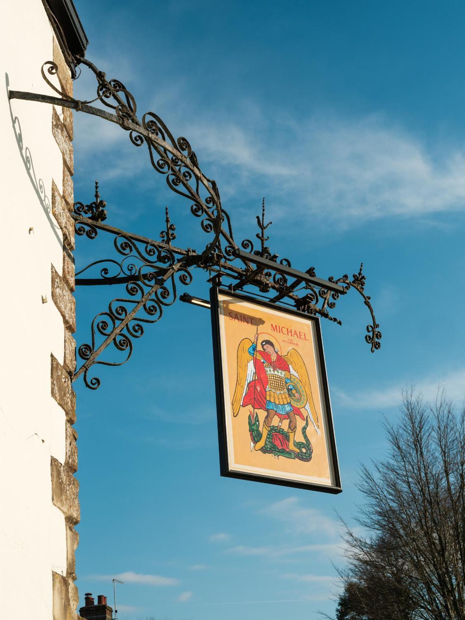 Отель The Grosvenor Arms Hindon Экстерьер фото